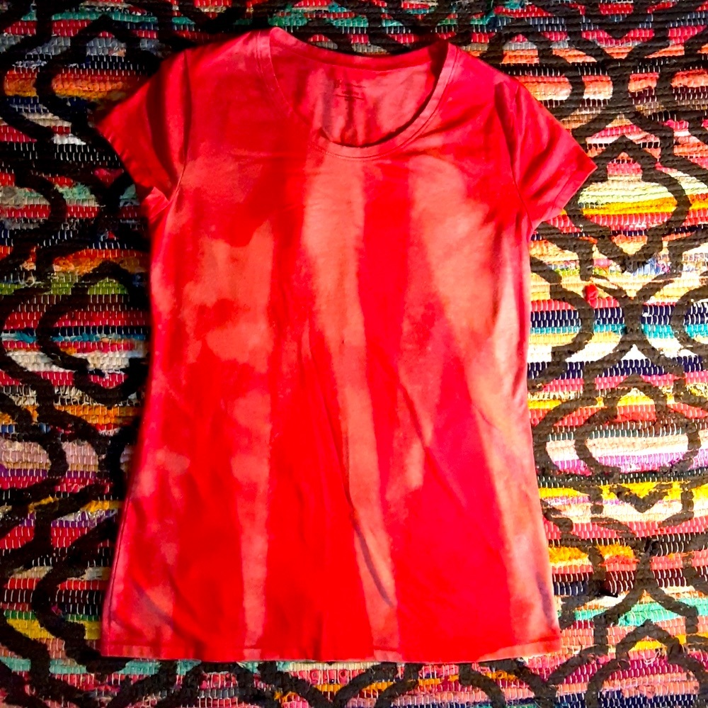 Red white rocker shirt NWOT unisex bleached out fad type fun scoop neck